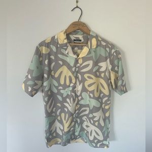 Resort shirt with abstract design